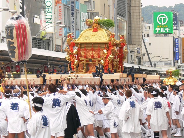 神輿　四条通り