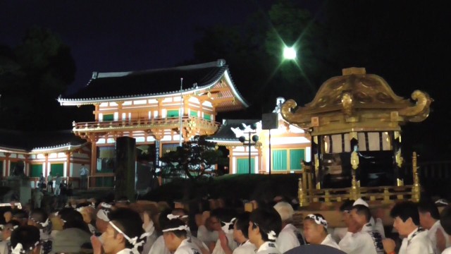 神輿　神社前　夜